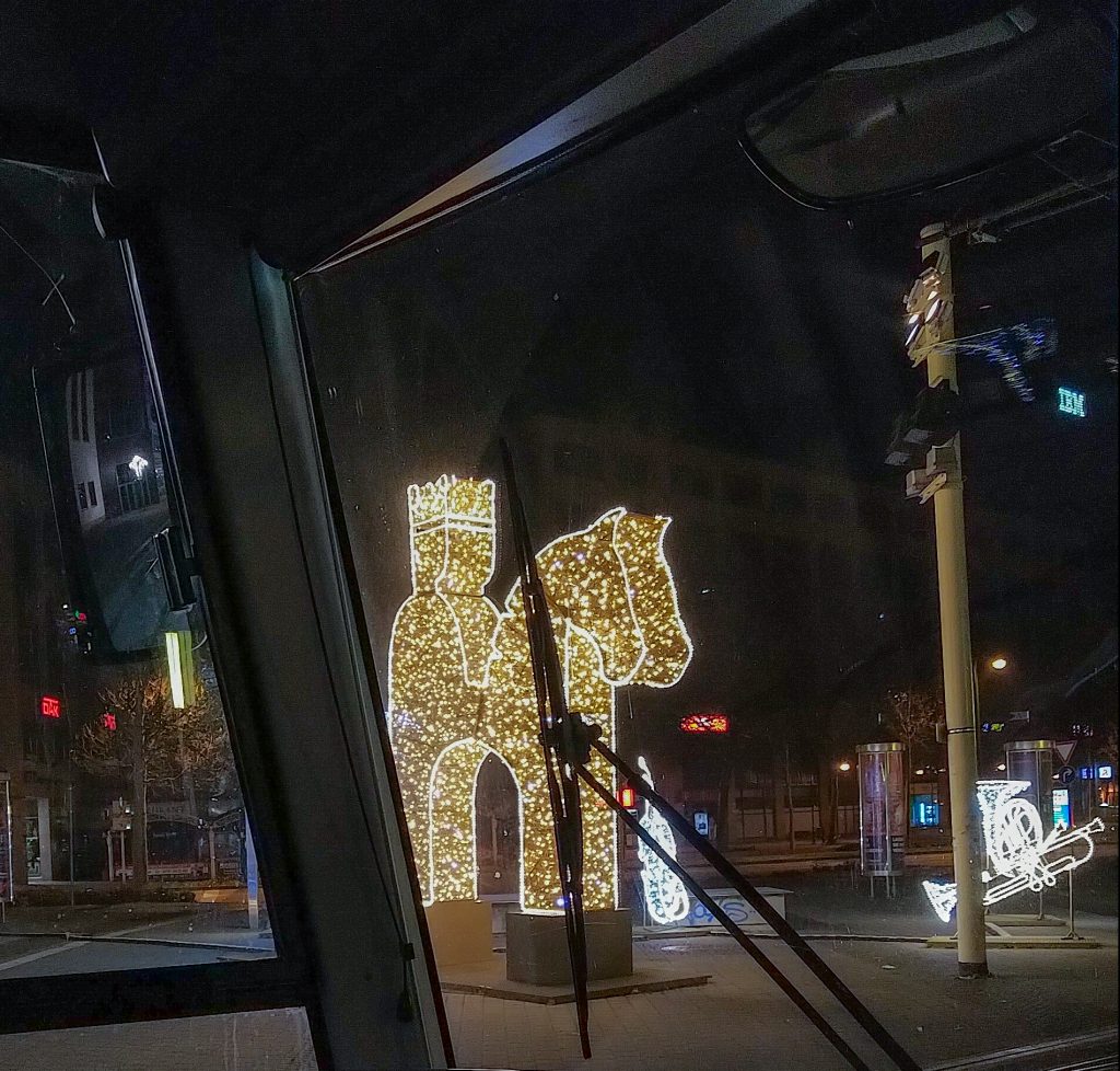 Magdeburger Weihnachtsbeleuchtung aus Sicht des Straßenbahnfahrers