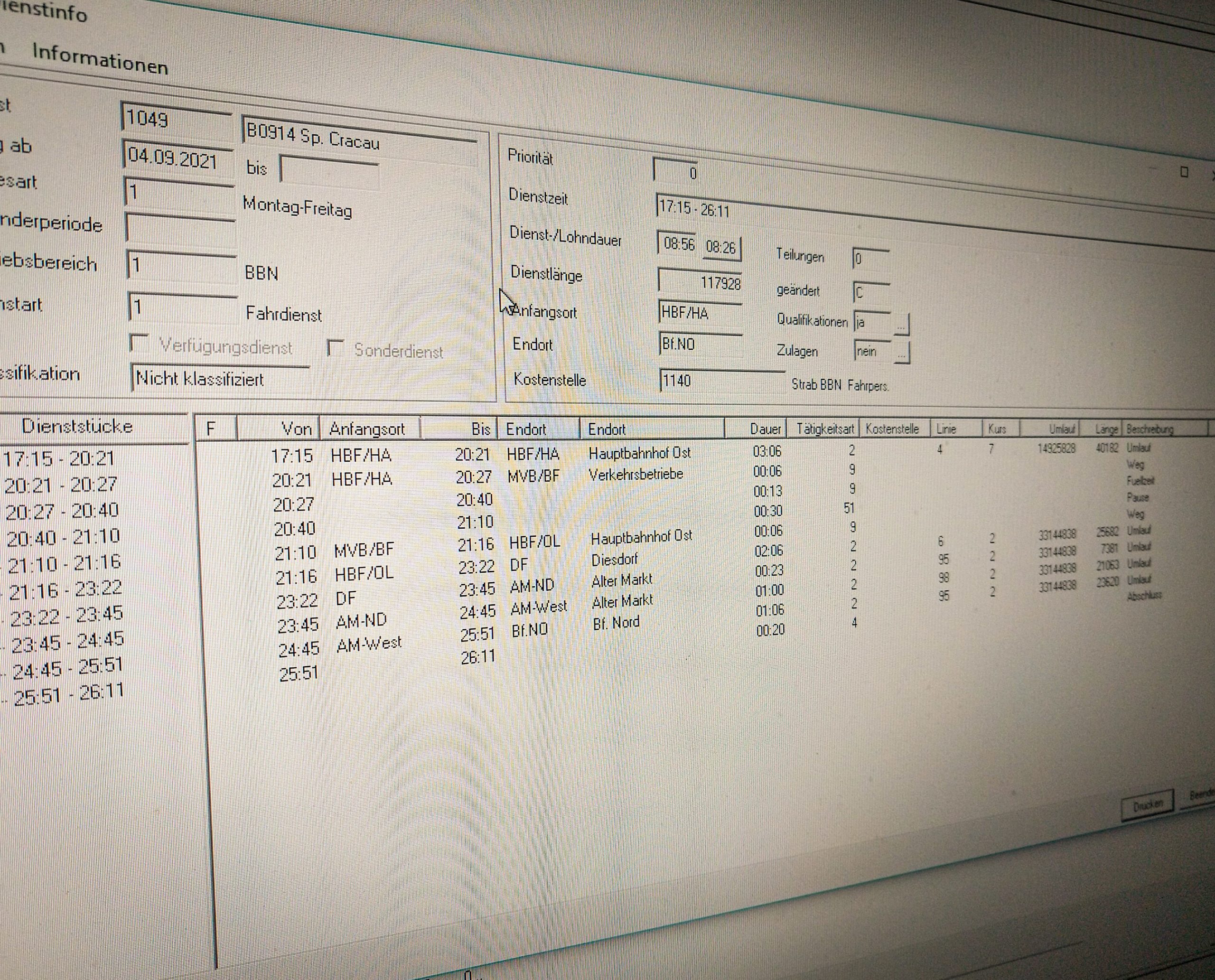 Detailansicht eines Fahrdienstes auf einem PC-Monitor