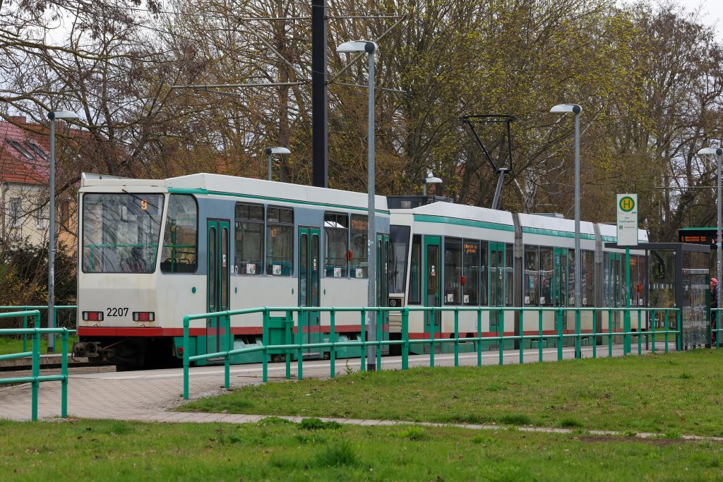 Die elf Beiwagen wurden an die ersten elf Triebwagen NGT8D der ersten Lieferserie gehangen. Meistens war diese 45 Meter lange Konstellation auf der Linie 9 unterwegs. 
